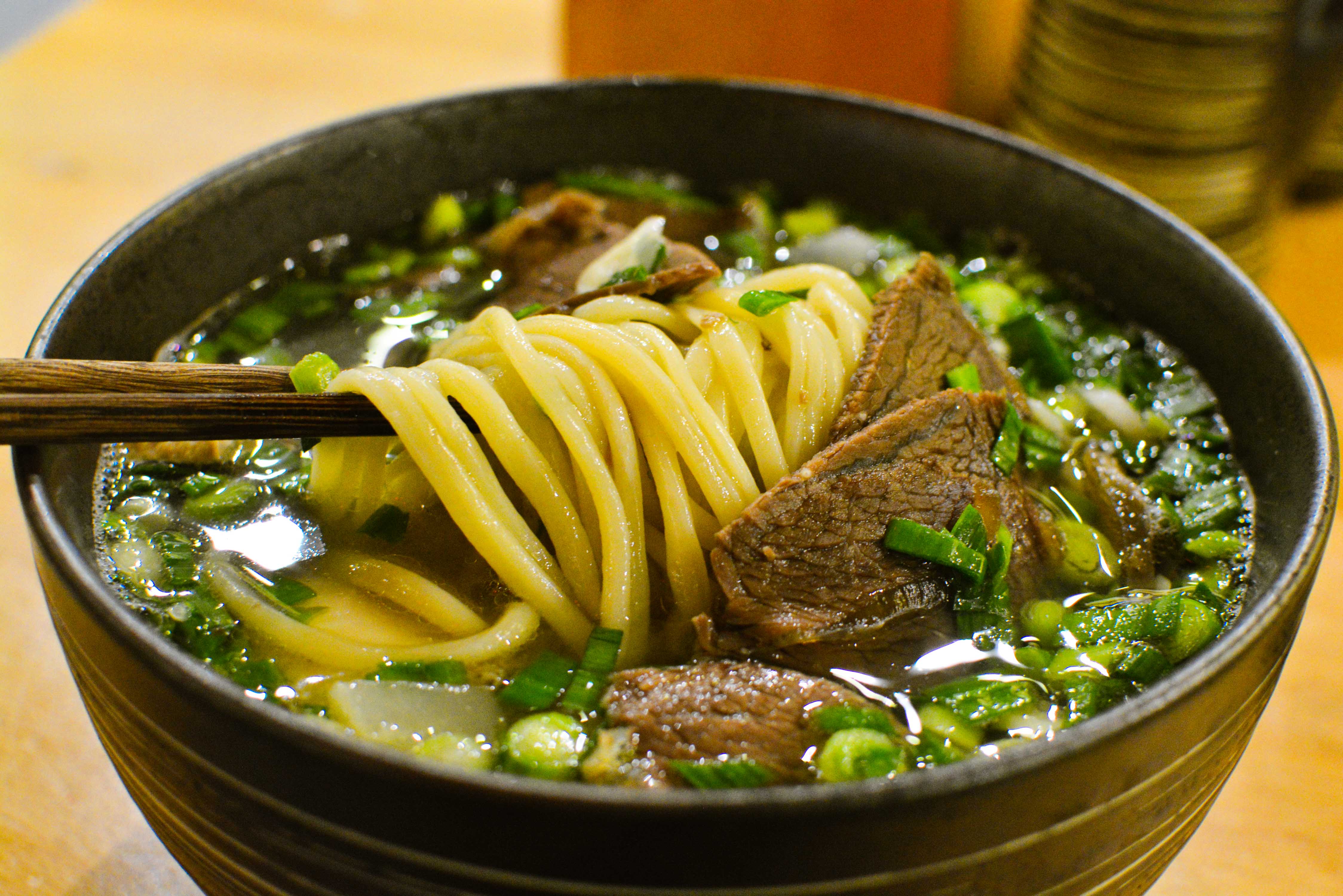 忘情牛肉面，让你念念不忘！