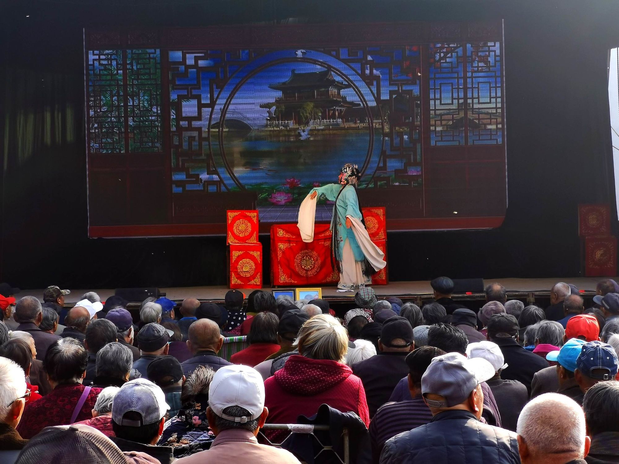 三点式文艺演出节目_文艺演出节目形式_节目文艺演出式点评怎么写