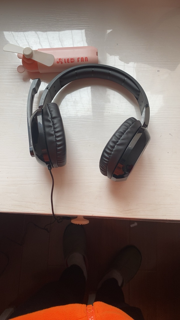 耳机吃鸡声音是反的_耳机吃鸡有回音是怎么回事_手机吃鸡游戏耳机声音反的