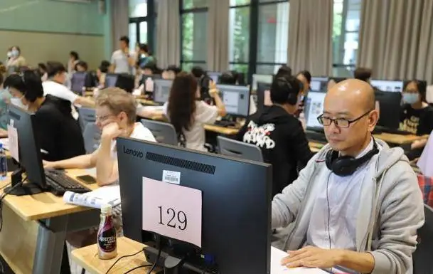 手机监考游戏：颠覆传统监考方式，让学习充满乐趣