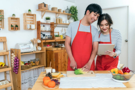 情侣做饭小游戏_做饭情侣图片大全_情侣联机做饭手机游戏下载