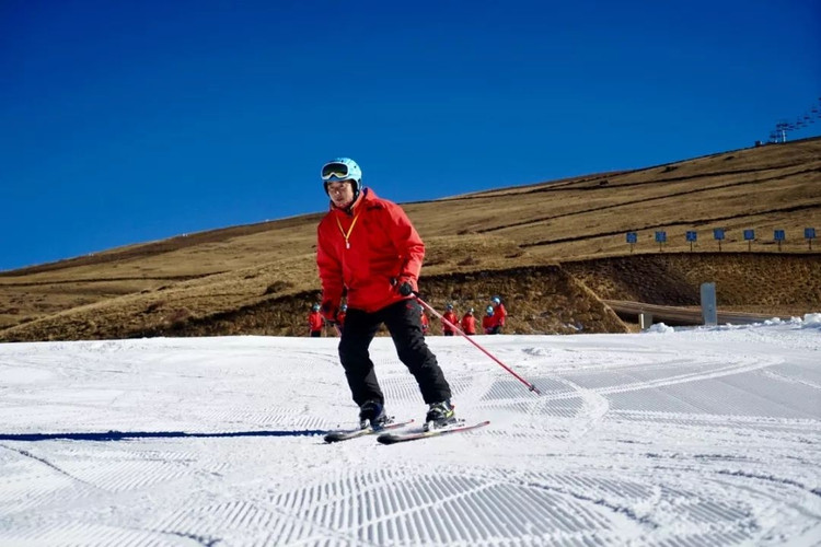 滑雪游戏安卓_滑雪手机游戏_手机滑雪小游戏单机