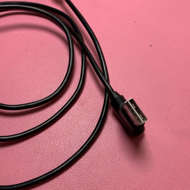 玩游戏充电线碍手_充电线打影响手机游戏声音吗_手机充电线影响打游戏吗