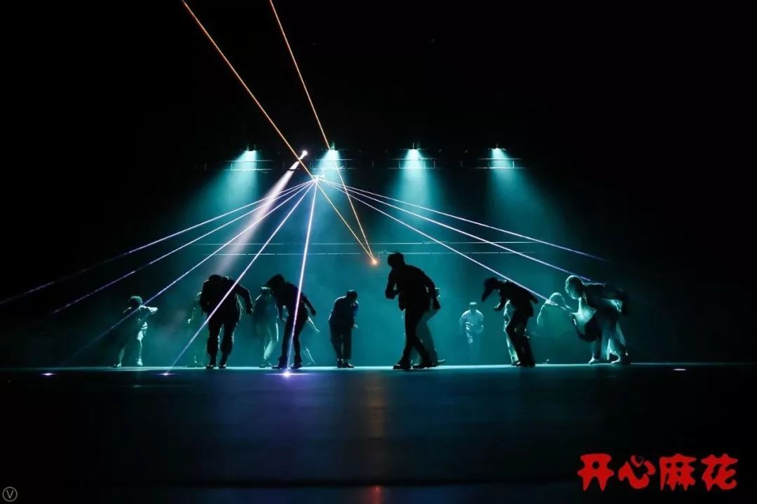 玛蒂尔达音乐剧:舞台灯光与音乐魔法,让我终身难忘 玛蒂尔达音乐剧:舞台灯光与音乐魔法,让我终身难忘