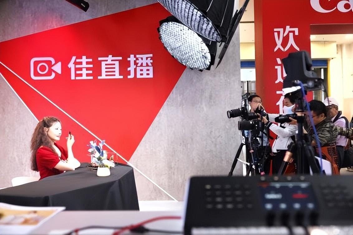 热爱探索的平板游戏手机摄影爱好者：用镜头记录生活的美好