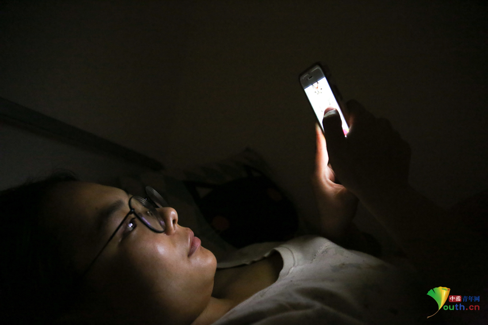 女朋友喜欢玩手机电脑游戏_喜欢玩电脑的女生_喜欢玩电脑游戏的女生
