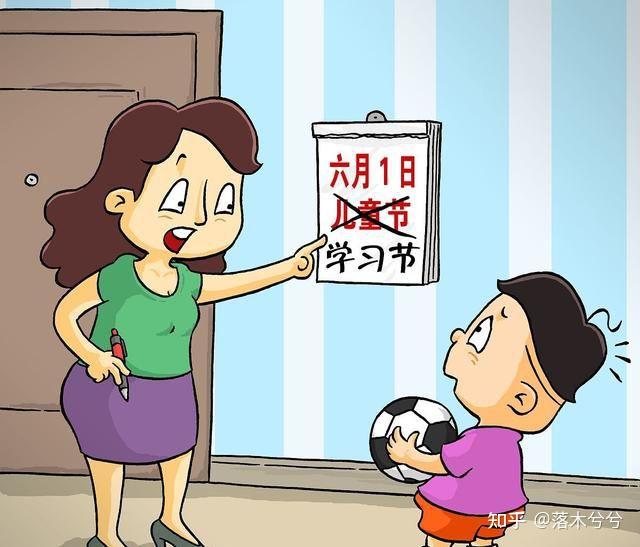 女儿喜欢用手机玩游戏_发现女儿用手机玩游戏_小女孩玩手机游戏